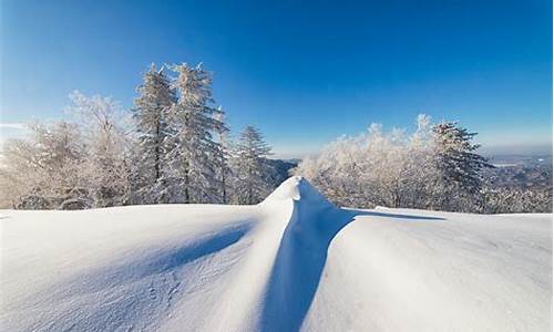 天气冷的冰雪画面_冰天雪地天气寒冷的词语